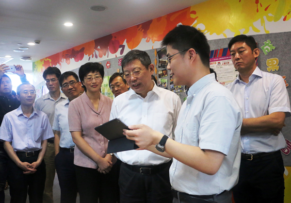 杨雄市长考察调研华大科技园商会企业